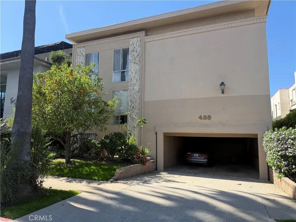 Photo of 433 S Palm Dr #1, Beverly Hills, CA 90212 (MLS # SR26045561)
