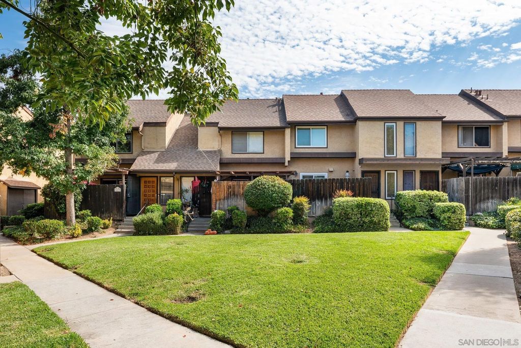 Photo of 1673 Stone Edge Cir, El Cajon, CA 92021 (MLS # 250042115)