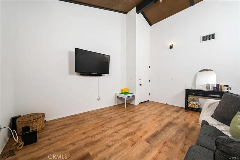1342 W 8th Street