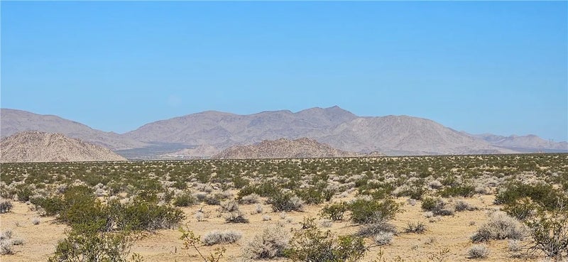 800 Powerline Rd. Near