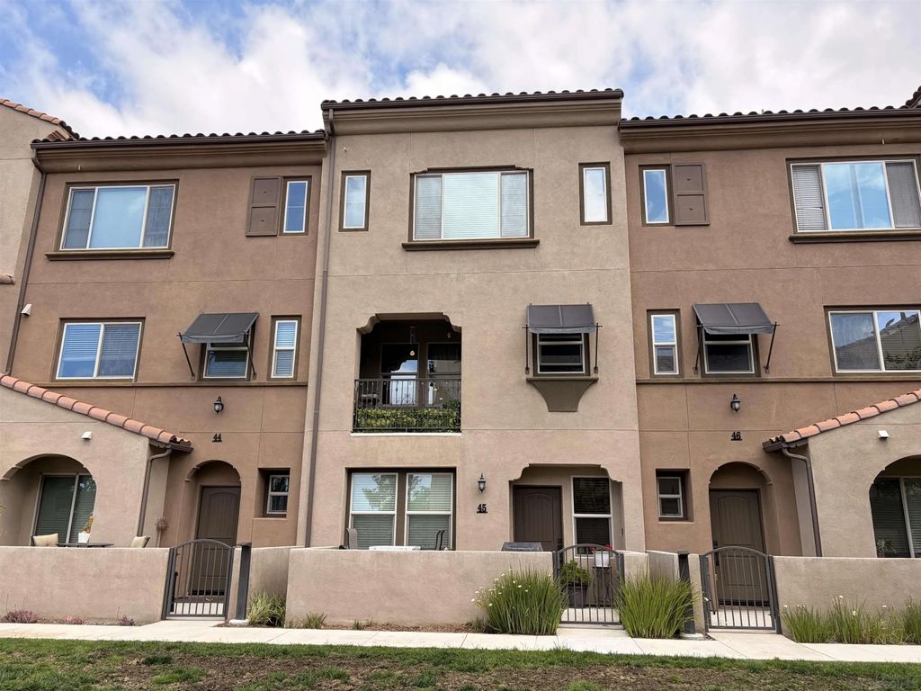 Photo of 1576 Castillo Way #45, Vista, CA 92081 (MLS # 260011949)