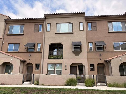 Photo of 1576 Castillo Way #45, Vista, CA 92081 (MLS # 260011949)