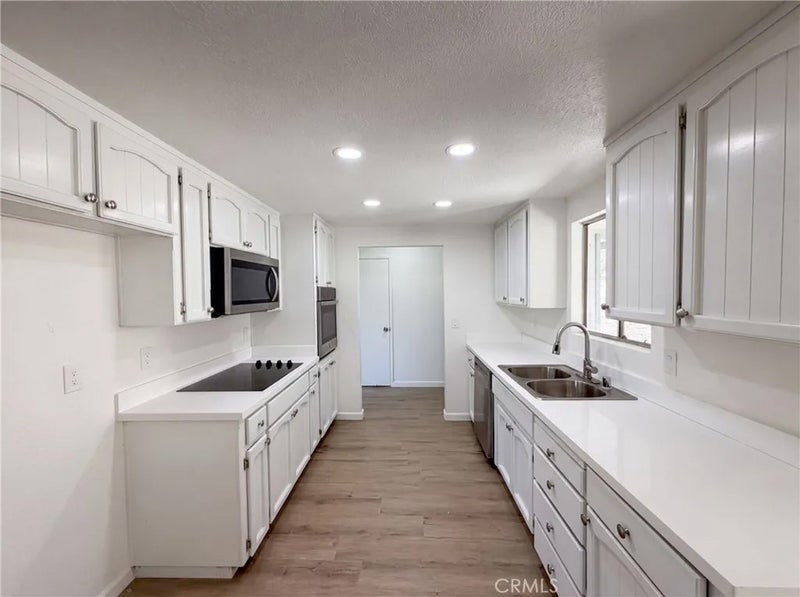 6041 Thornicroft