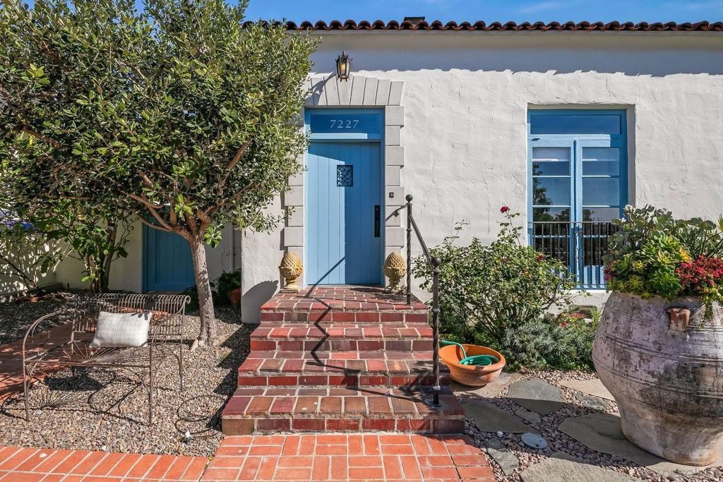 Photo of 7227 Olivetas Ave, La Jolla, CA 92037 (MLS # 260004844)