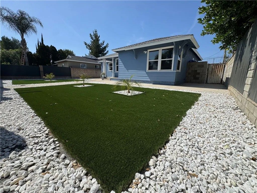 Photo of 19939 Saticoy St, Winnetka, CA 91306 (MLS # SR26075533)