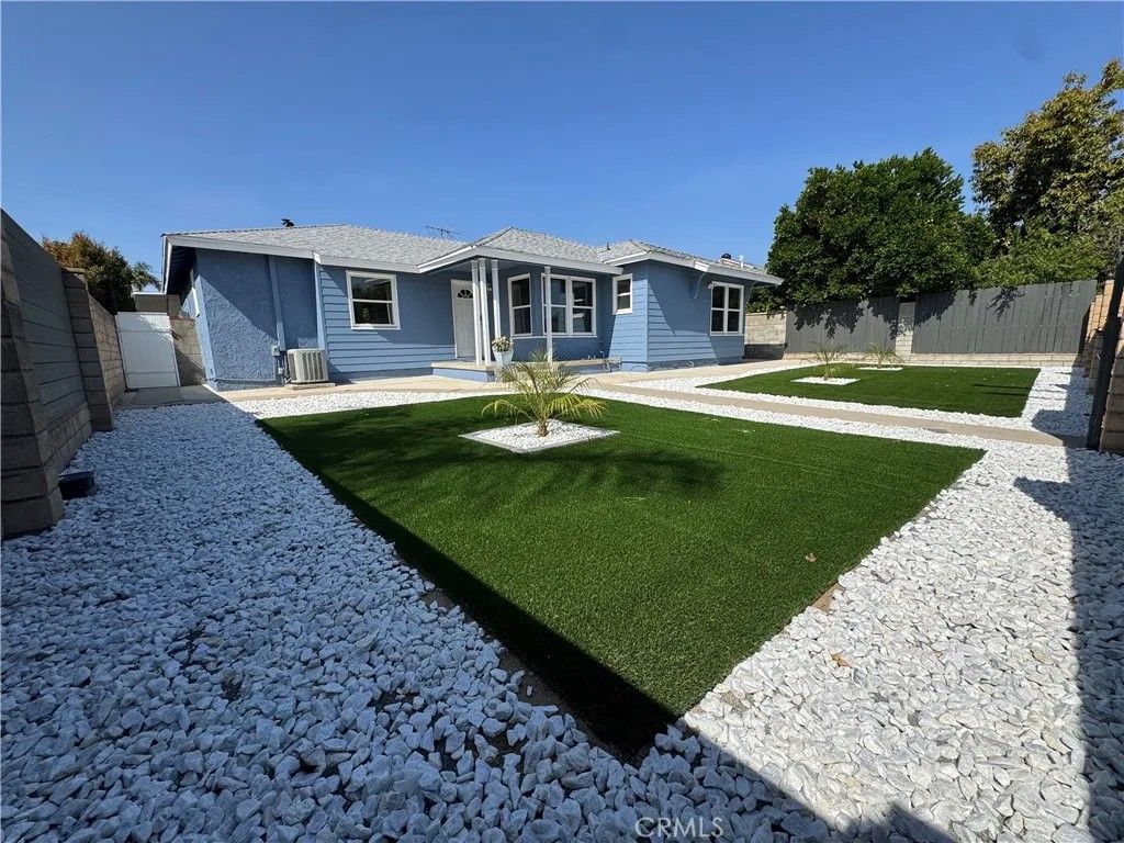 Photo of 19939 Saticoy St, Winnetka, CA 91306 (MLS # SR26075533)