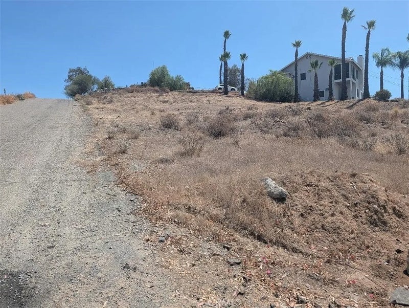 123 Vista Way