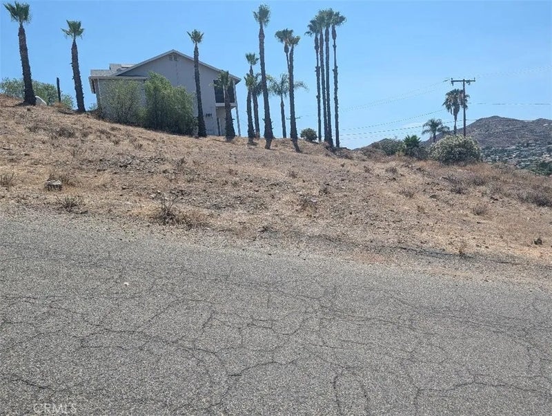 123 Vista Way