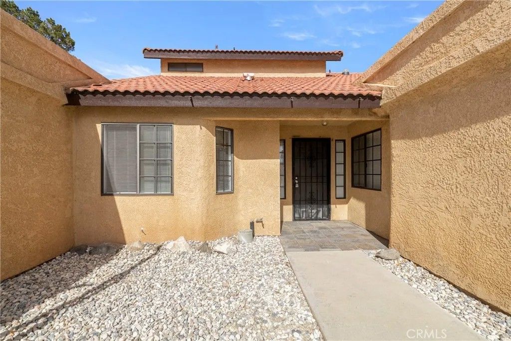 Photo of 11730 Oak St, Apple Valley, CA 92308 (MLS # CV26017955)