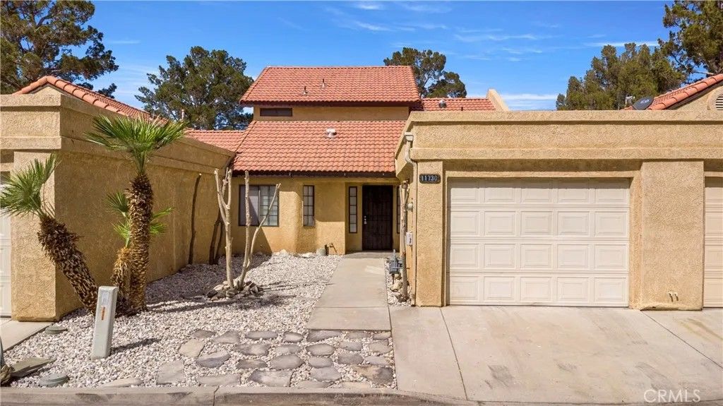 Photo of 11730 Oak St, Apple Valley, CA 92308 (MLS # CV26017955)