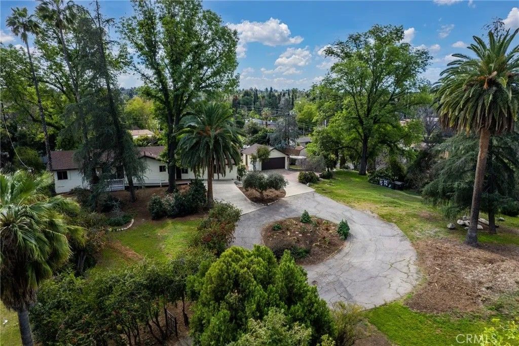 Photo of 120 Franklin Avenue, Redlands, CA 92373 (MLS # IG26041865)