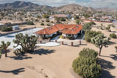 Photo of 9200 Fortuna Ave, Yucca Valley, CA 92284 (MLS # JT26016727)
