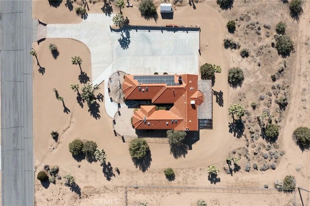 Photo of 9200 Fortuna Ave, Yucca Valley, CA 92284 (MLS # JT26016727)