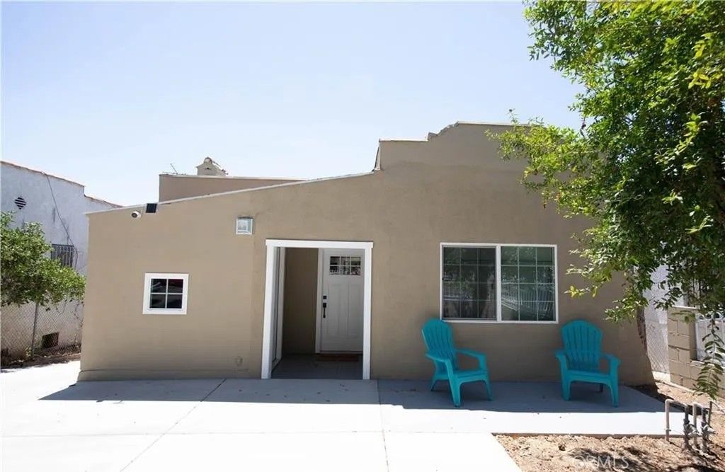 Photo of 3922 W 28th St, Los Angeles, CA 90018 (MLS # DW26092240)