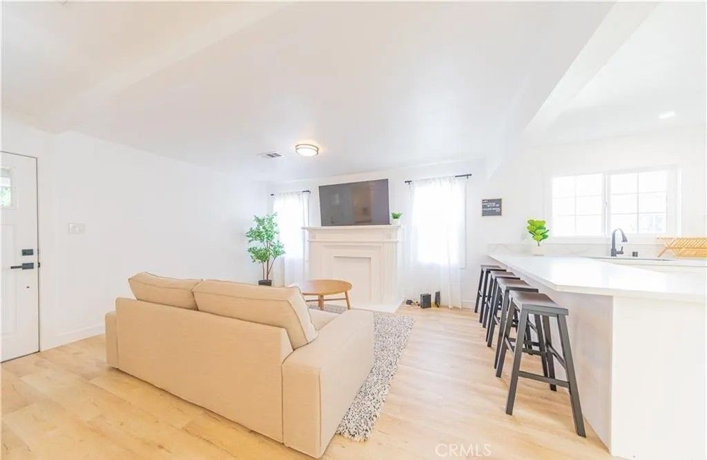 Photo of 3922 W 28th St, Los Angeles, CA 90018 (MLS # DW26092240)
