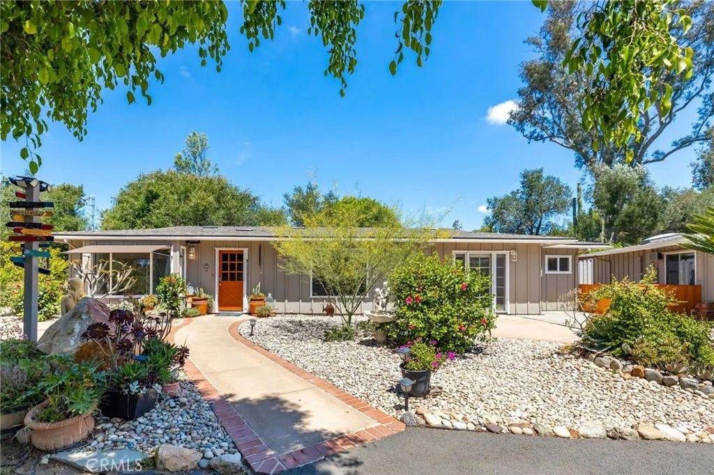 Photo of 1256 E Fallbrook, Fallbrook, CA 92028 (MLS # ND26079472)