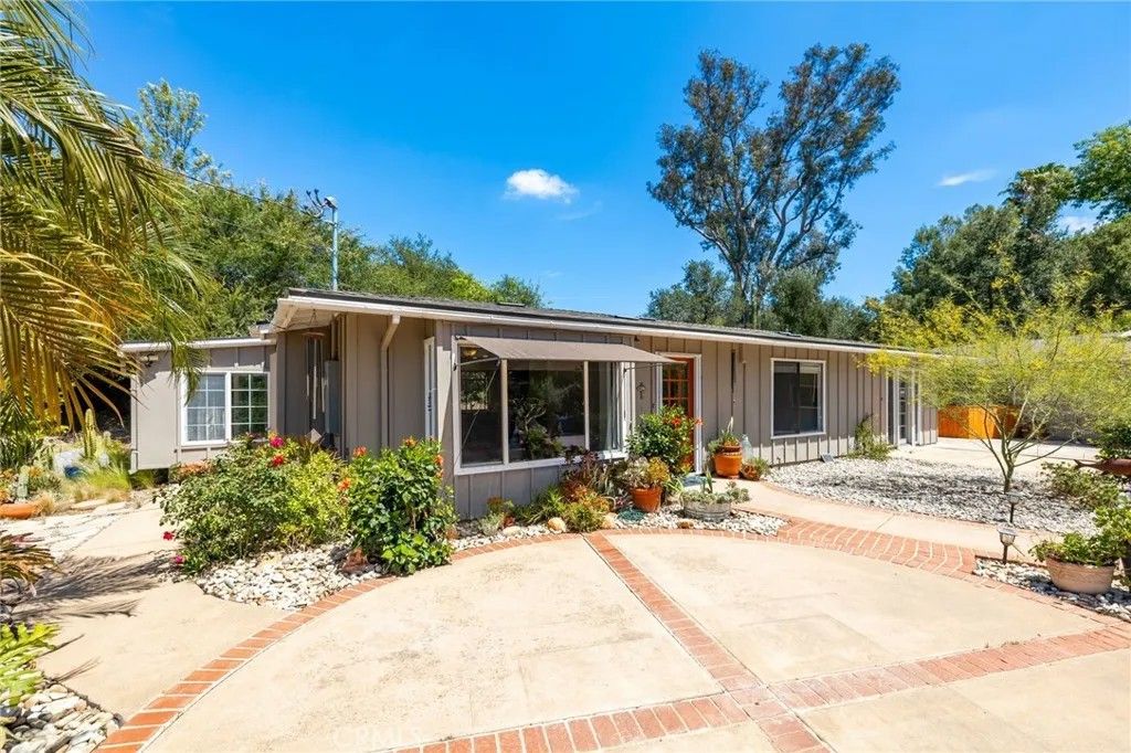 Photo of 1256 E Fallbrook, Fallbrook, CA 92028 (MLS # ND26079472)