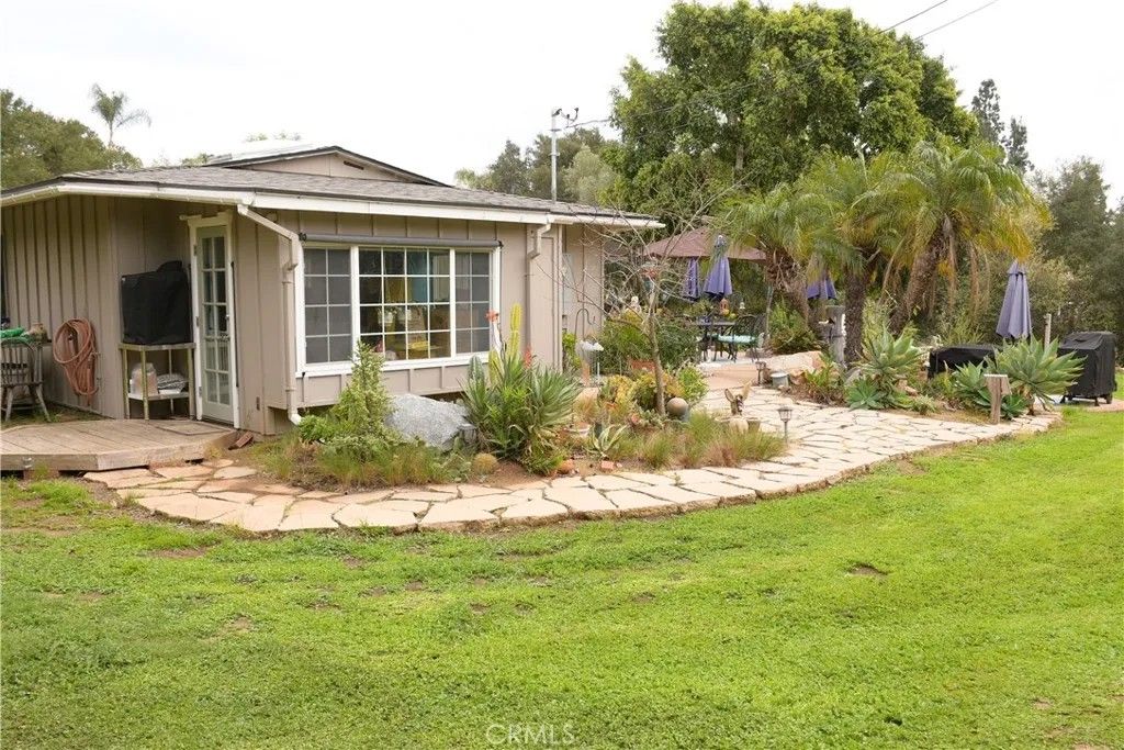 Photo of 1256 E Fallbrook, Fallbrook, CA 92028 (MLS # ND26079472)
