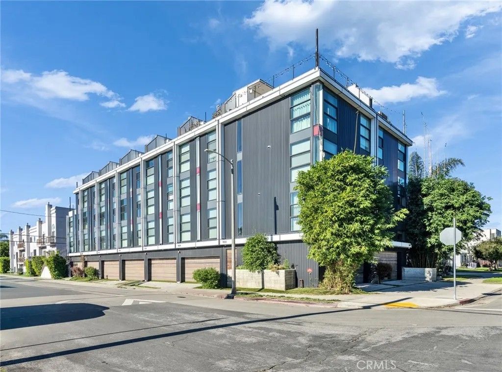 Photo of 11341 Pearl St, Los Angeles, CA 90064 (MLS # TR26014805)