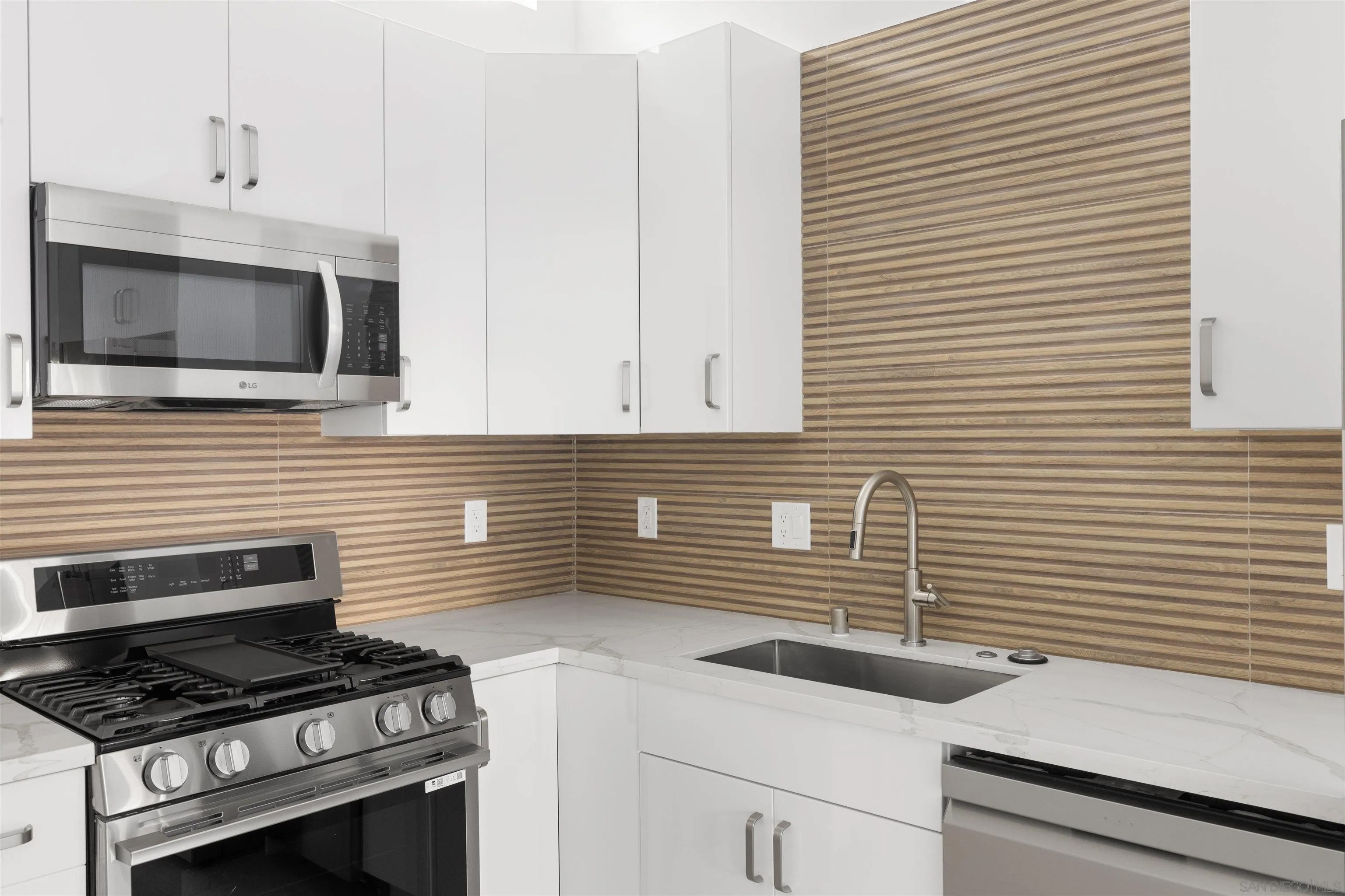 319 Rosecrans St Side Unit