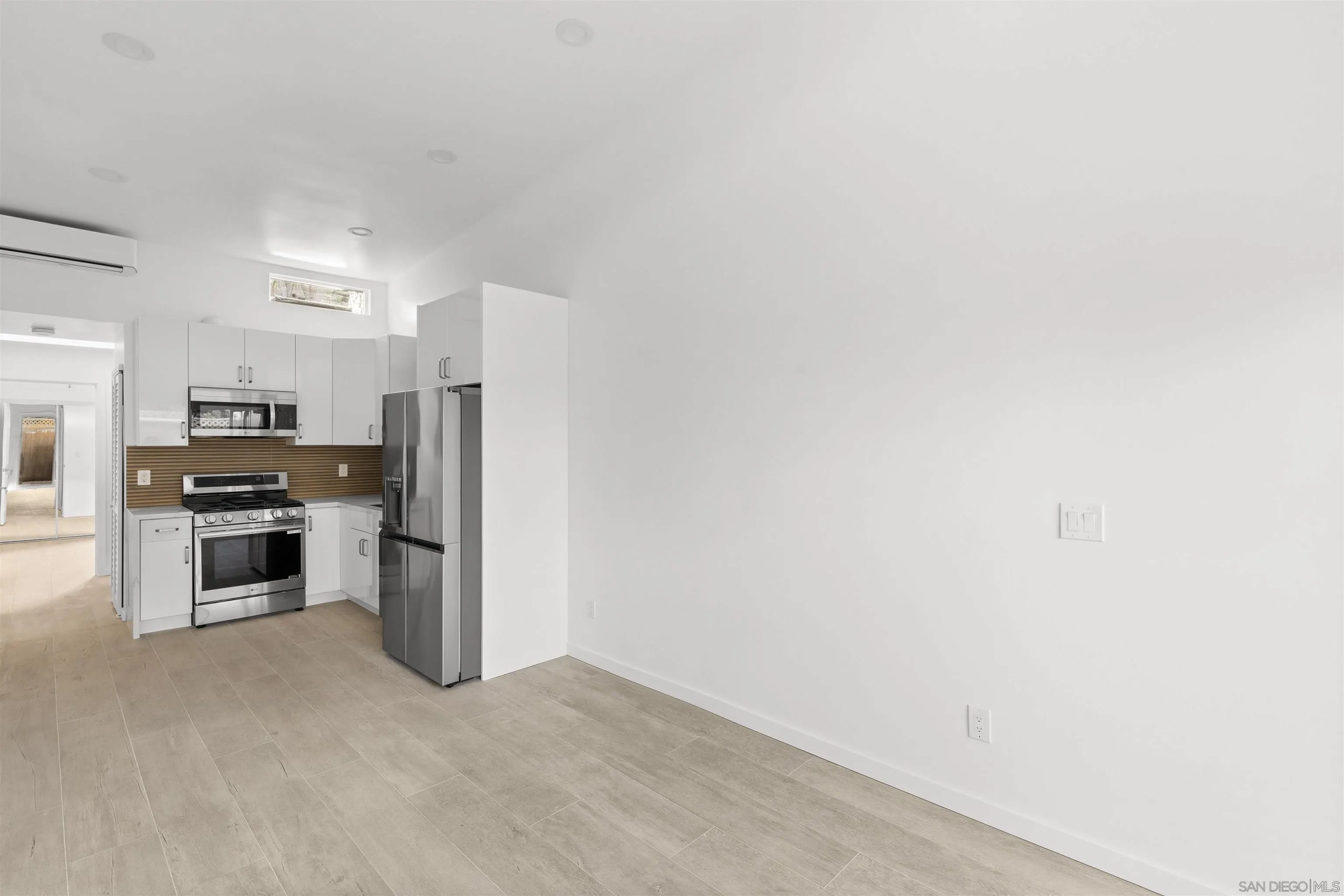 319 Rosecrans St Side Unit