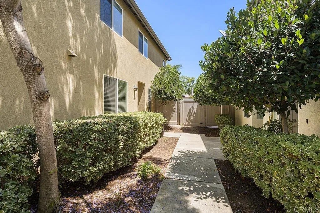 1242 STAGECOACH TRAIL LOOP