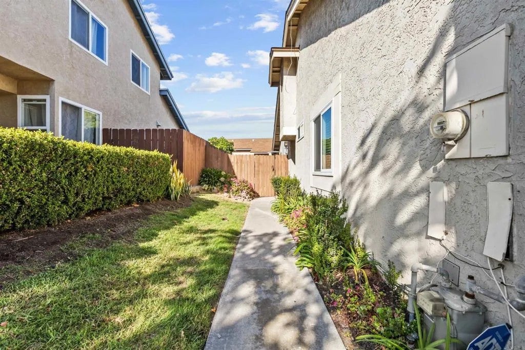 2353 Edenbridge Ln