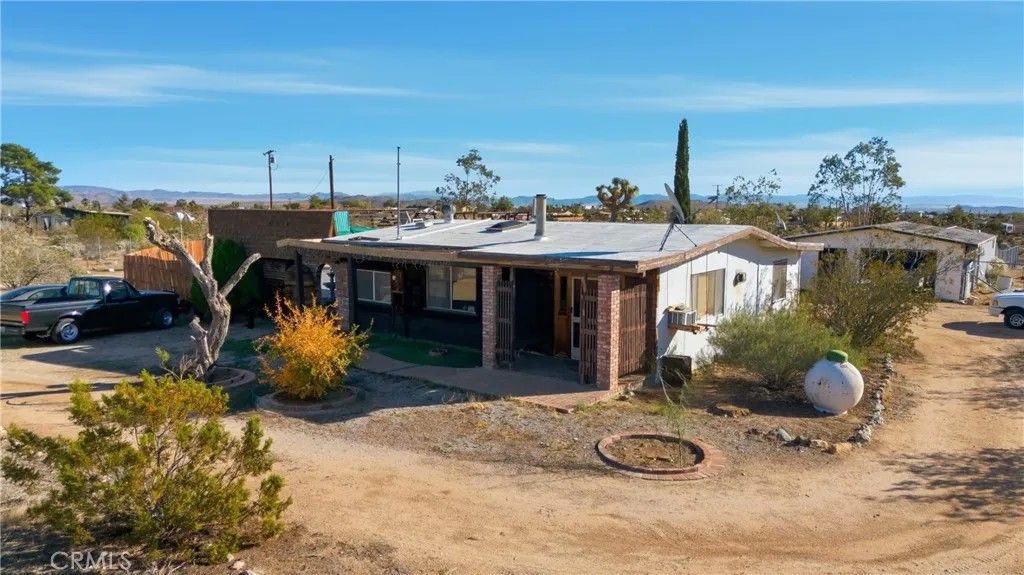 Photo of 3535 Condalia Ave, Yucca Valley, CA 92284 (MLS # DW25248456)