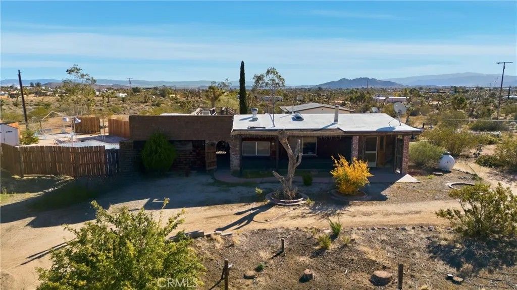 Photo of 3535 Condalia Ave, Yucca Valley, CA 92284 (MLS # DW25248456)