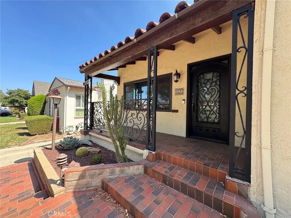Photo of 1652 La Golondrina Avenue, Alhambra, CA 91803 (MLS # WS26213066)