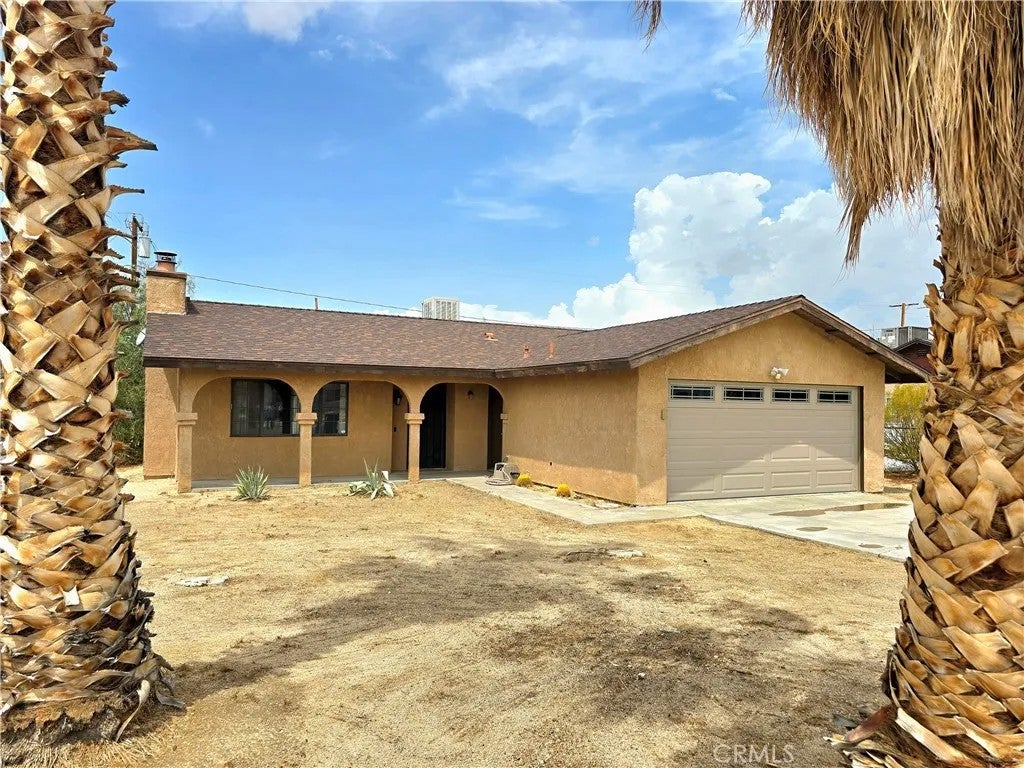 Photo of 6142 Mariposa Avenue, 29 Palms, CA 92277 (MLS # JT26174900)