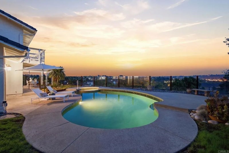 2712 Mateo Place
