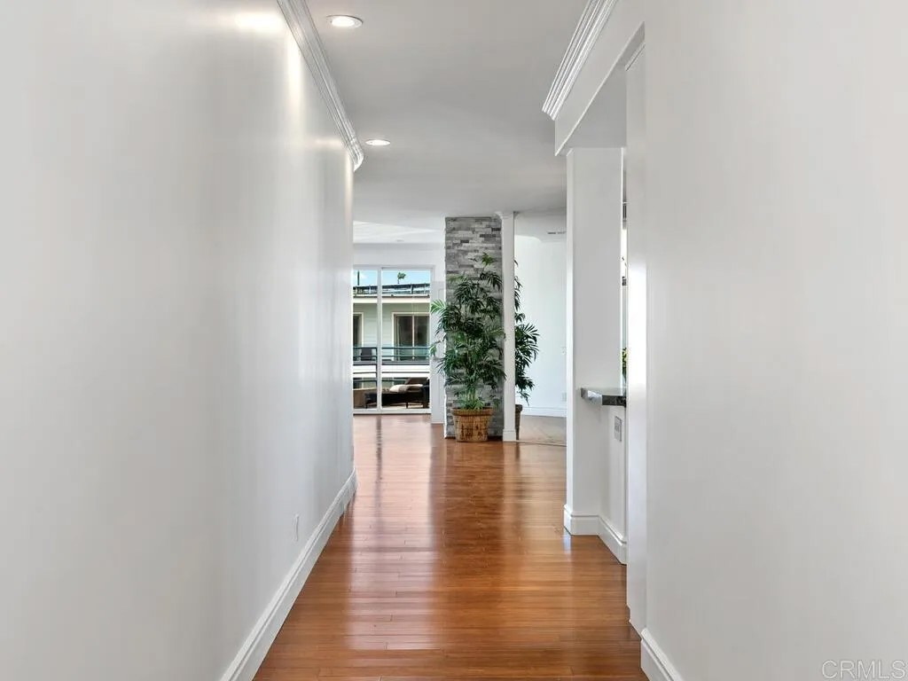 901 S Pacific Street 302