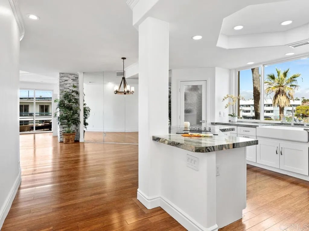 901 S Pacific Street 302