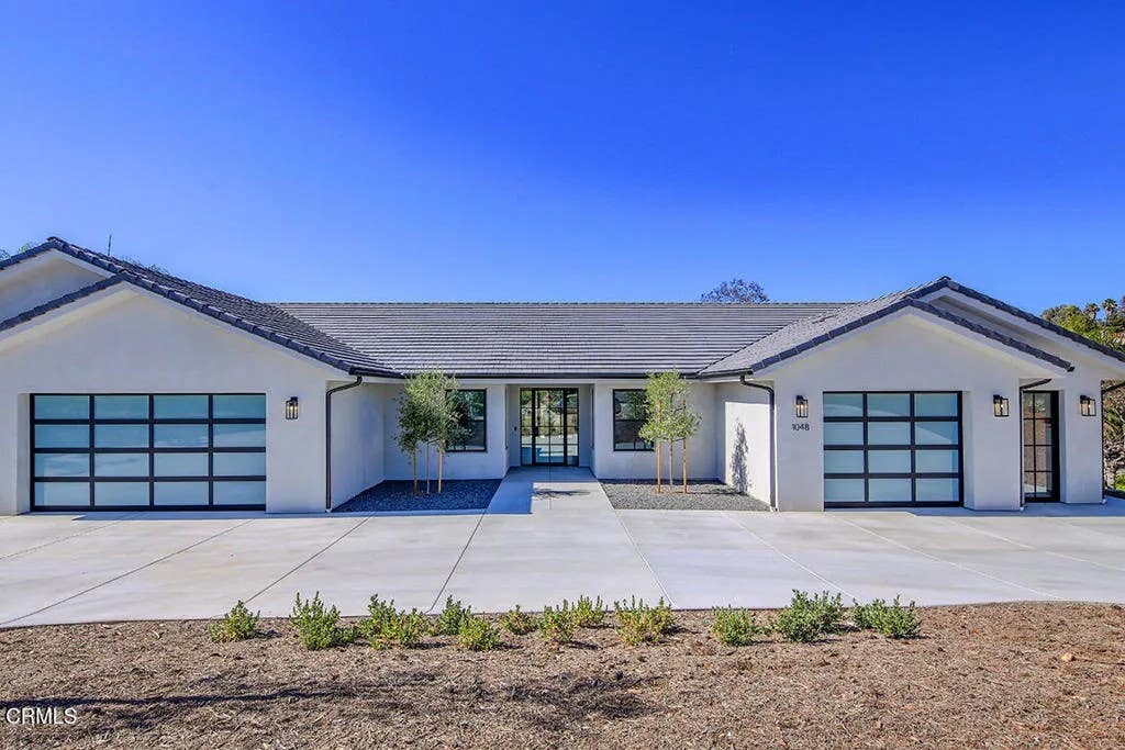 Photo of 1048 Canyon Creek Place, Escondido, CA 92025 (MLS # P1-27837)