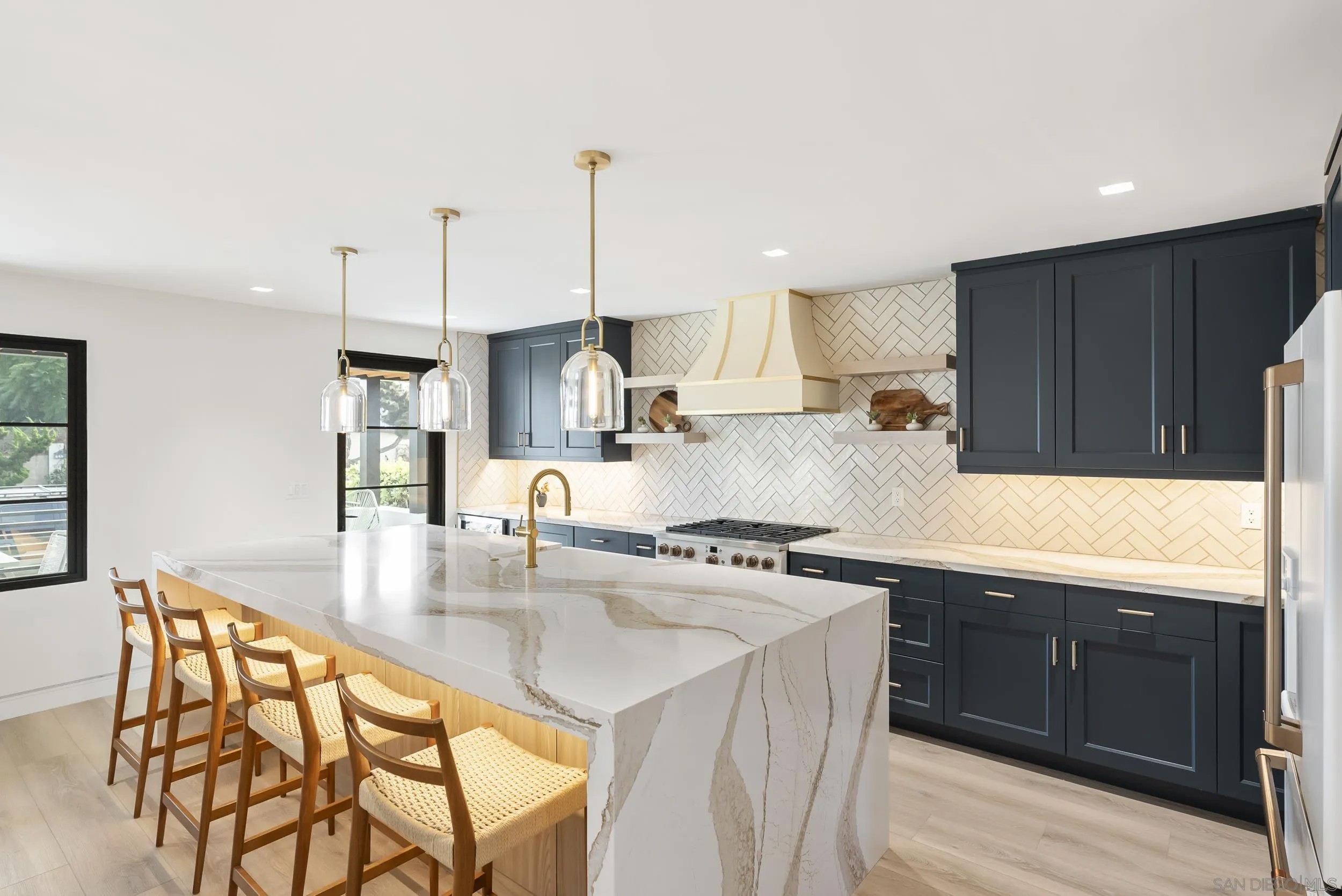 952 Pacific Beach Dr