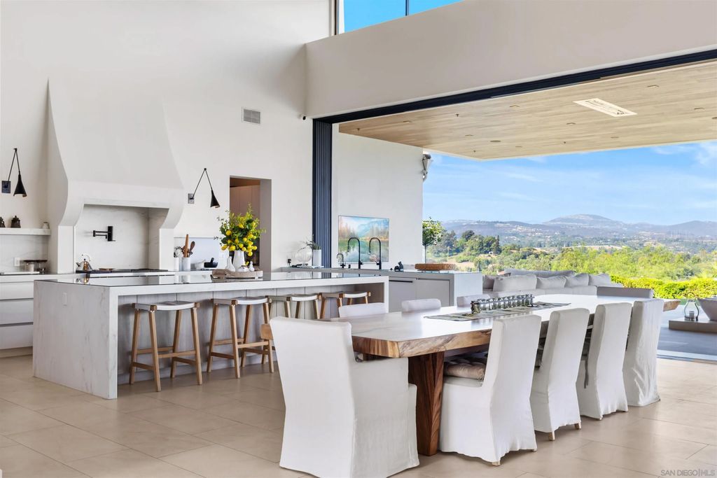 Photo of 5516 la Crescenta, Rancho Santa Fe, CA 92067 (MLS # 260003755)