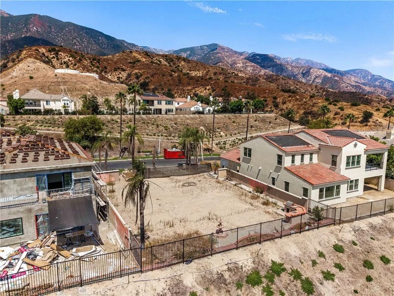 3873 Lilac Canyon Ln