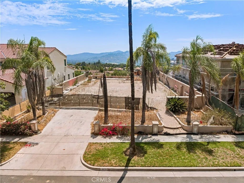 Photo of 3873 Lilac Canyon Ln, Altadena, CA 91001 (MLS # OC26175437)