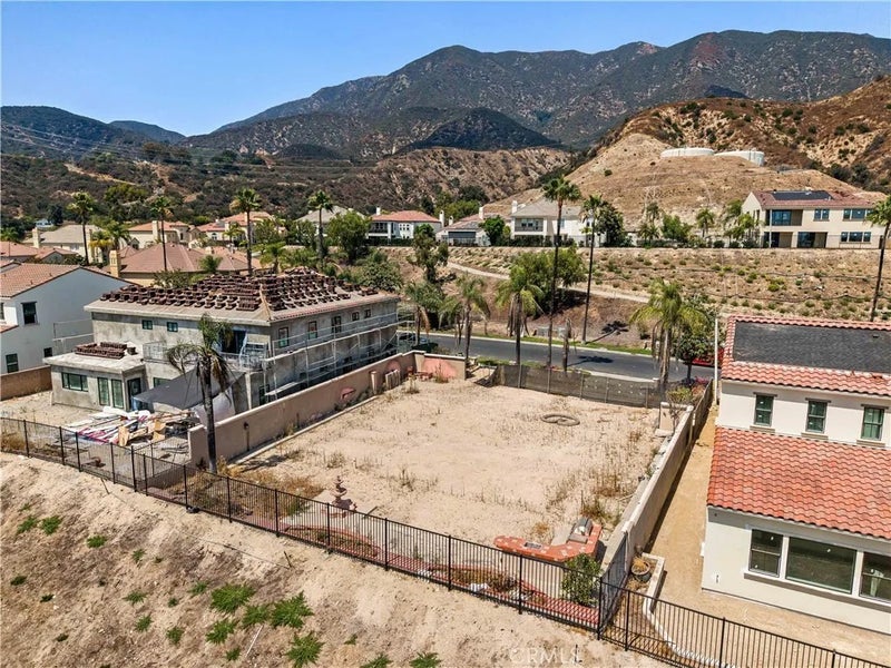 3873 Lilac Canyon Ln