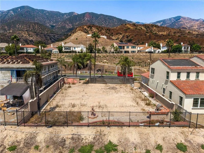 3873 Lilac Canyon Ln