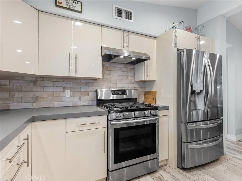 8811 Canoga 417