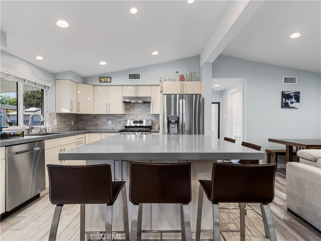 8811 Canoga 417