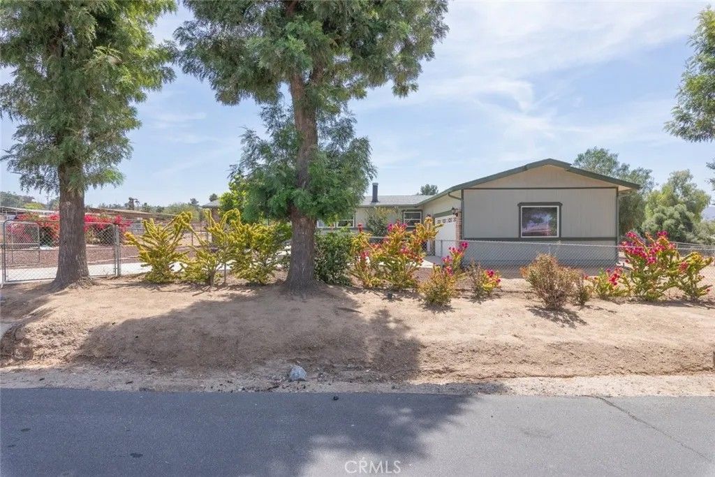 Photo of 25340 Sultanas RD, Homeland, CA 92548 (MLS # SW26101449)