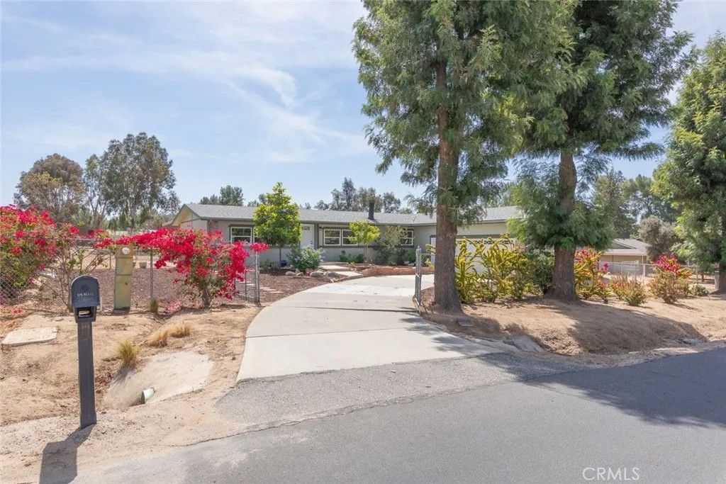 Photo of 25340 Sultanas RD, Homeland, CA 92548 (MLS # SW26101449)