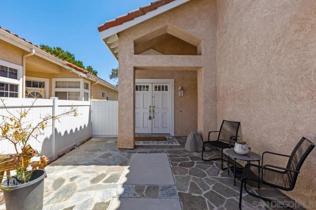 Photo of 1108 Brioso Court, Vista, CA 92081 (MLS # 260018677)