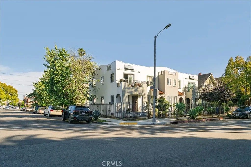 Photo of 1500 S Hobart Blvd, Los Angeles, CA 90006 (MLS # BB26041677)