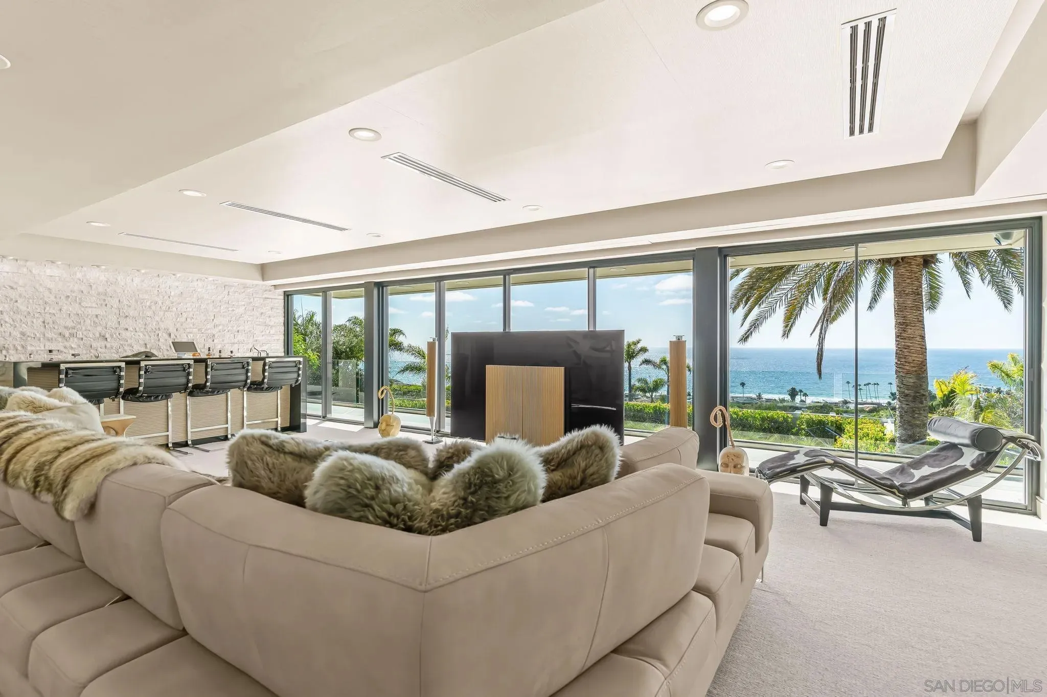 La Jolla, California 92037, United States, 4 Bedrooms Bedrooms, ,6 BathroomsBathrooms,Residential,Active,186082