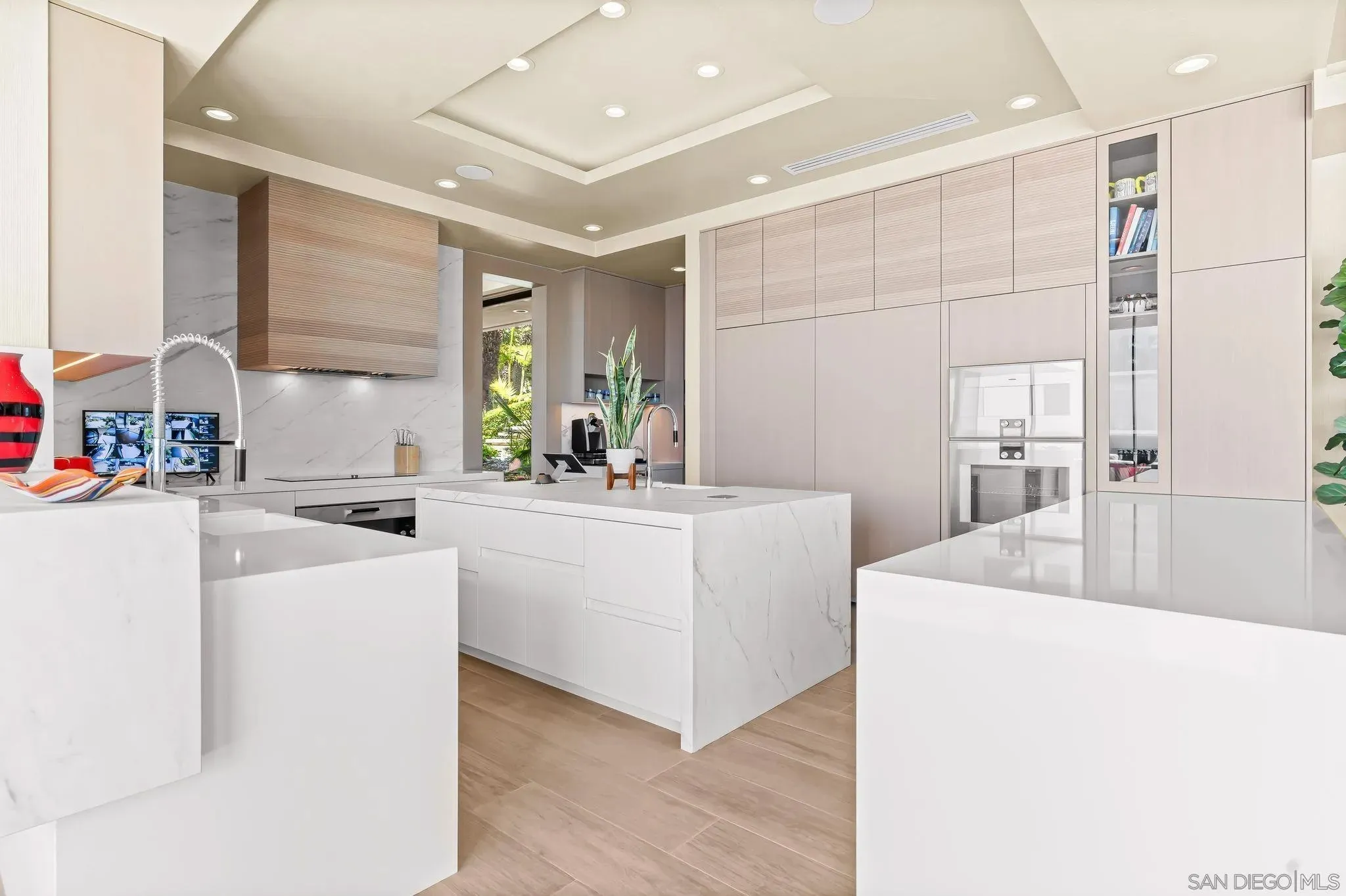 La Jolla, California 92037, United States, 4 Bedrooms Bedrooms, ,6 BathroomsBathrooms,Residential,Active,186082