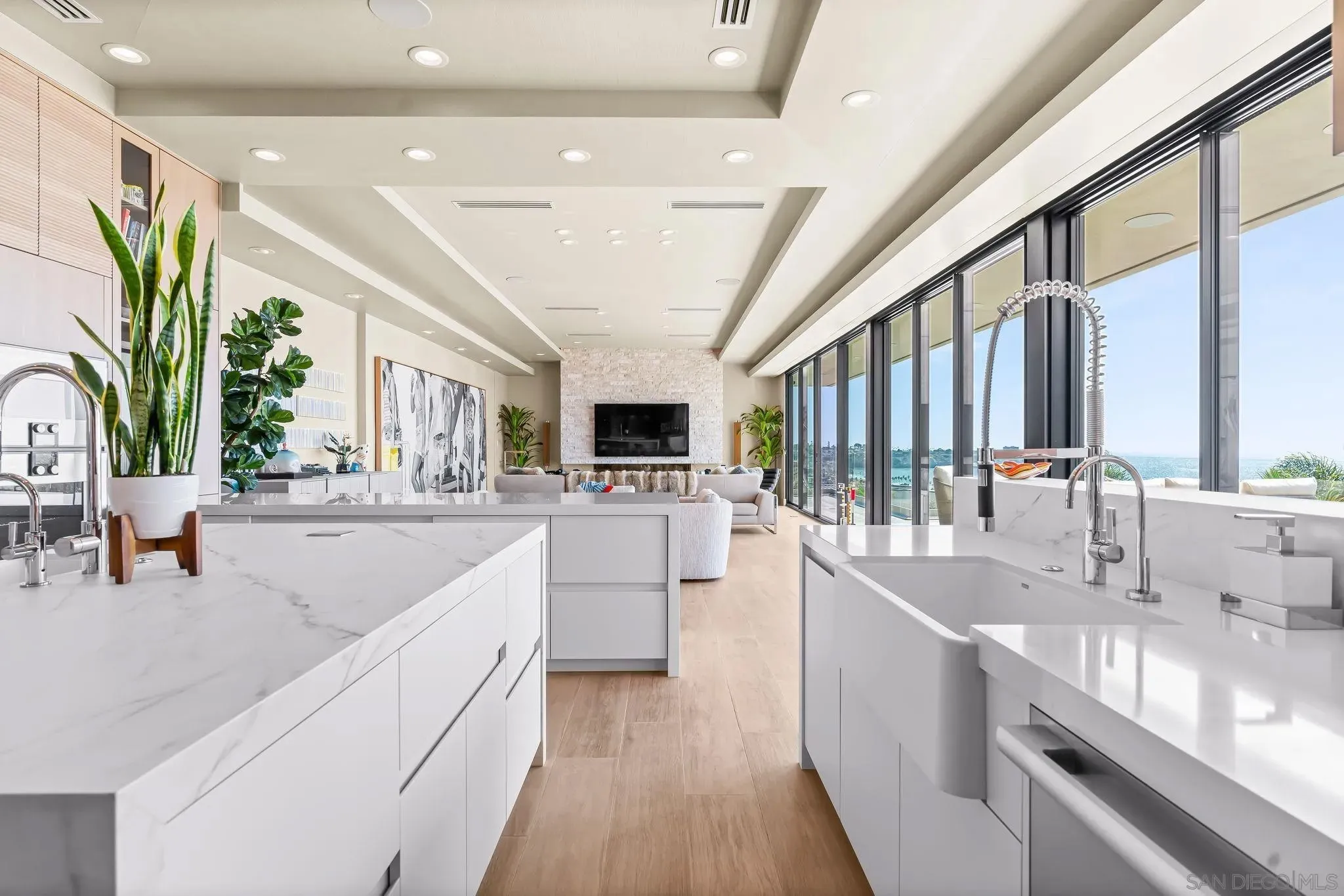 La Jolla, California 92037, United States, 4 Bedrooms Bedrooms, ,6 BathroomsBathrooms,Residential,Active,186082